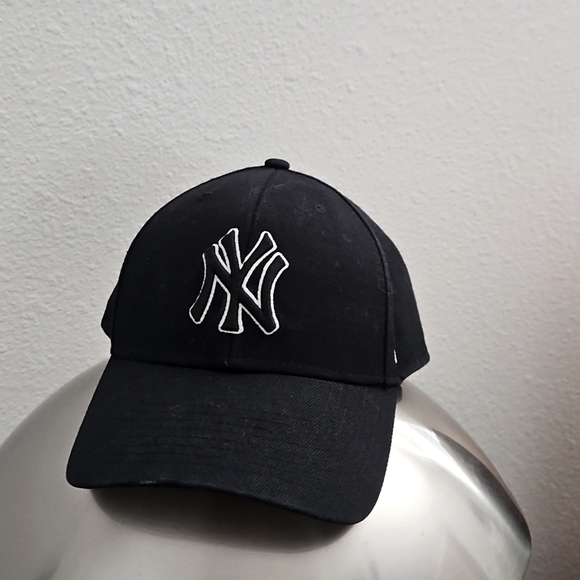 Yankees NY Logo Cap with Rainbow Detail - Picture 7 of 7